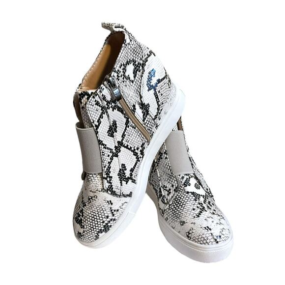 New Sneaker Boots Womens Black 7.5M Snake Print GLADY Waterproof Ankle Zip - Picture 9 of 16